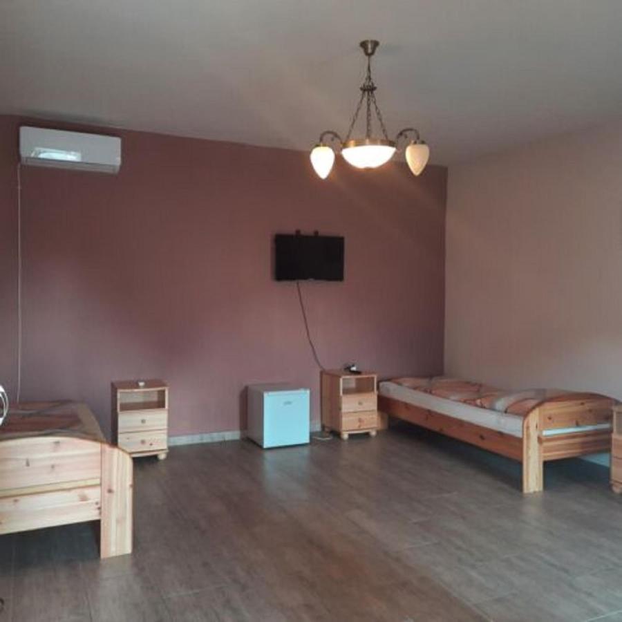 Ikszt Vendeghaz Hotel Davod Bagian luar foto