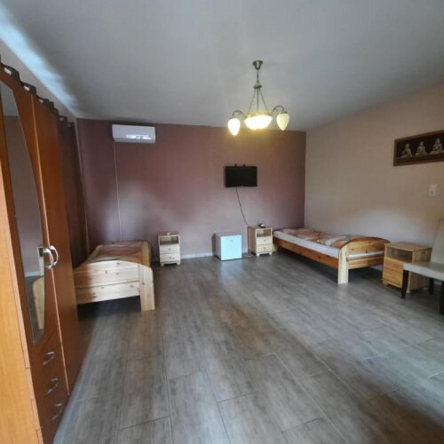 Ikszt Vendeghaz Hotel Davod Bagian luar foto